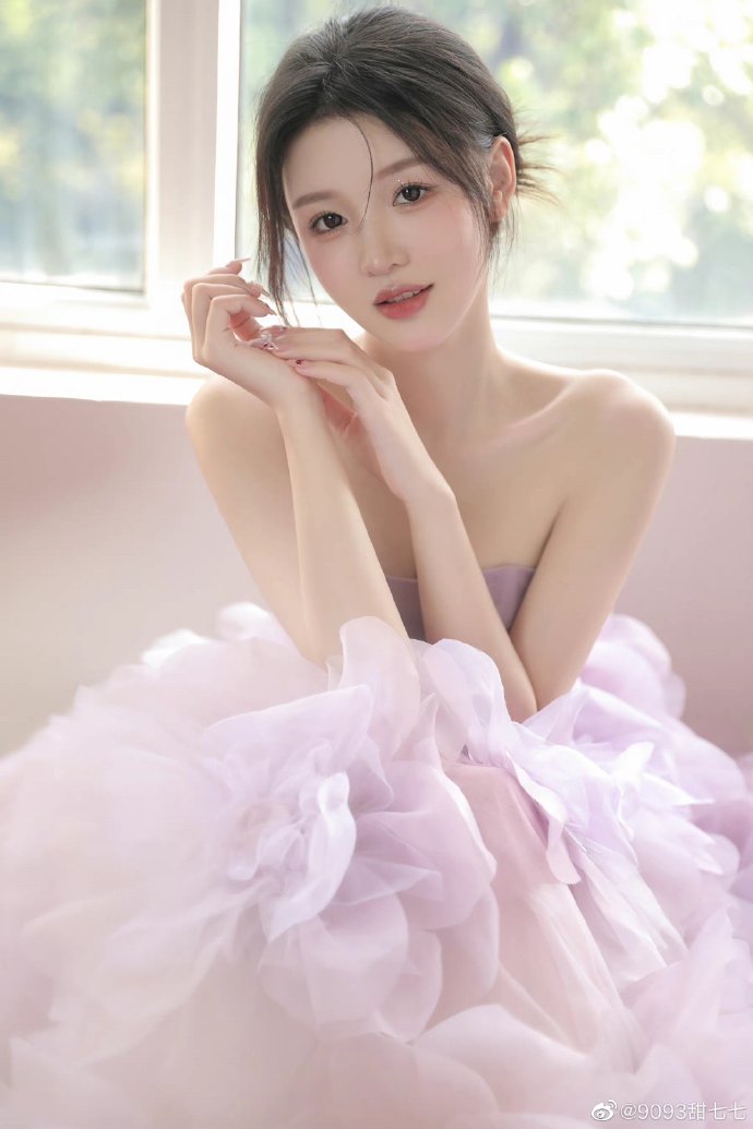 李山真 头像配图